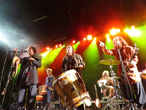 Fires 2019. Actuaci&oacute; de Els Berros de la Cort a la pla&ccedil;a de Sant Feliu