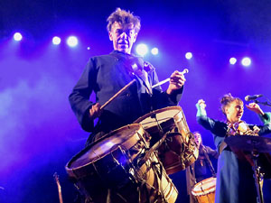 Fires 2019. Actuaci&oacute; de Els Berros de la Cort a la pla&ccedil;a de Sant Feliu