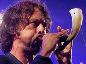 Fires 2019. Actuaci&oacute; de Els Berros de la Cort a la pla&ccedil;a de Sant Feliu