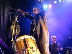 Fires 2019. Actuaci&oacute; de Els Berros de la Cort a la pla&ccedil;a de Sant Feliu