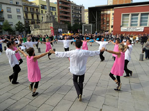 Fires 2019. 79è concurs de Colles Sardanistes amb la cobla Ciutat de Girona a la plaça de Francesc Calvet i Rubalcaba