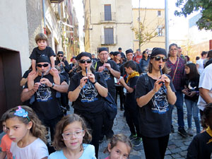 Fires 2019. Passejada de Fires de la Mula Baba i representaci&oacute; de titelles