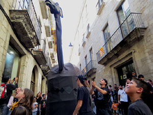 Fires 2019. Passejada de Fires de la Mula Baba i representaci&oacute; de titelles