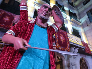 Fires 2019. Preg&oacute; de Fires. Entrada i ballades de capgrossos, gegants i far&agrave;ndula a la pla&ccedil;a del Vi