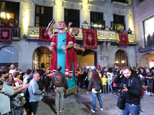 Fires 2019. Preg&oacute; de Fires. Entrada i ballades de capgrossos, gegants i far&agrave;ndula a la pla&ccedil;a del Vi