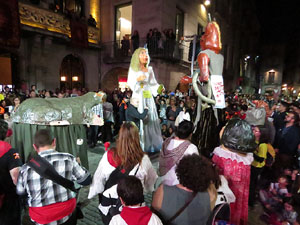 Fires 2019. Preg&oacute; de Fires. Entrada i ballades de capgrossos, gegants i far&agrave;ndula a la pla&ccedil;a del Vi