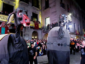 Fires 2019. Preg&oacute; de Fires. Entrada i ballades de capgrossos, gegants i far&agrave;ndula a la pla&ccedil;a del Vi