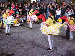 Fires 2019. Preg&oacute; de Fires. Entrada i ballades de capgrossos, gegants i far&agrave;ndula a la pla&ccedil;a del Vi