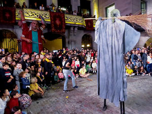 Fires 2019. Preg&oacute; de Fires. Entrada i ballades de capgrossos, gegants i far&agrave;ndula a la pla&ccedil;a del Vi