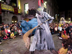 Fires 2019. Preg&oacute; de Fires. Entrada i ballades de capgrossos, gegants i far&agrave;ndula a la pla&ccedil;a del Vi