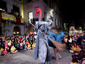 Fires 2019. Preg&oacute; de Fires. Entrada i ballades de capgrossos, gegants i far&agrave;ndula a la pla&ccedil;a del Vi