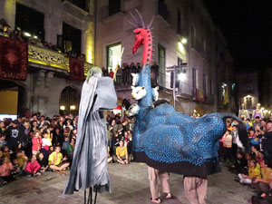 Fires 2019. Preg&oacute; de Fires. Entrada i ballades de capgrossos, gegants i far&agrave;ndula a la pla&ccedil;a del Vi