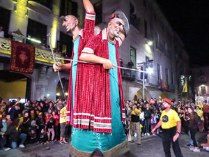 Fires 2019. Preg&oacute; de Fires. Entrada i ballades de capgrossos, gegants i far&agrave;ndula a la pla&ccedil;a del Vi