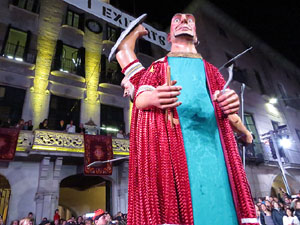 Fires 2019. Preg&oacute; de Fires. Entrada i ballades de capgrossos, gegants i far&agrave;ndula a la pla&ccedil;a del Vi