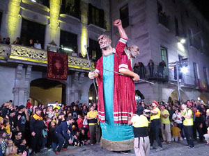 Fires 2019. Preg&oacute; de Fires. Entrada i ballades de capgrossos, gegants i far&agrave;ndula a la pla&ccedil;a del Vi