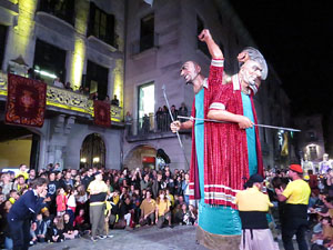 Fires 2019. Preg&oacute; de Fires. Entrada i ballades de capgrossos, gegants i far&agrave;ndula a la pla&ccedil;a del Vi