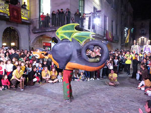 Fires 2019. Preg&oacute; de Fires. Entrada i ballades de capgrossos, gegants i far&agrave;ndula a la pla&ccedil;a del Vi