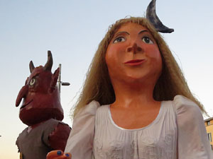 Fires 2019. Preg&oacute; de Fires. Les cercaviles de gegants i capgrossos fins la pla&ccedil;a del Vi