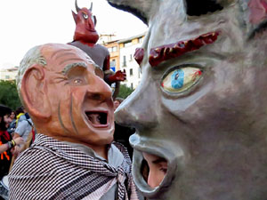 Fires 2019. Preg&oacute; de Fires. Les cercaviles de gegants i capgrossos fins la pla&ccedil;a del Vi