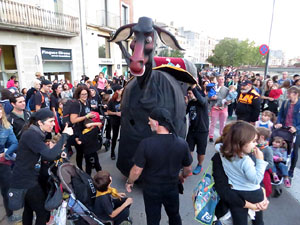 Fires 2019. Preg&oacute; de Fires. Les cercaviles de gegants i capgrossos fins la pla&ccedil;a del Vi