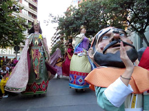 Fires 2019. Preg&oacute; de Fires. Les cercaviles de gegants i capgrossos fins la pla&ccedil;a del Vi