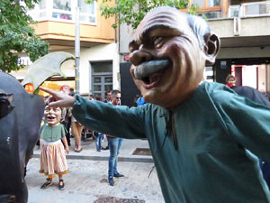 Fires 2019. Preg&oacute; de Fires. Les cercaviles de gegants i capgrossos fins la pla&ccedil;a del Vi