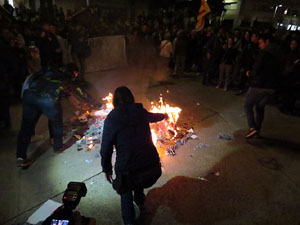 Concentraci&oacute; de protesta contra la pres&egrave;ncia de Felip VI a Catalunya a la pla&ccedil;a de l'U d'octubre