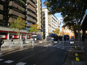 Manifestaci&oacute; antifeixista a la pla&ccedil;a de l'U d'octubre contra la convocat&ograve;ria de SCC de celebraci&oacute; de la Constituci&oacute; espanyola