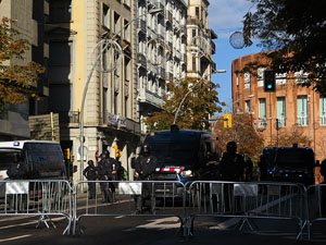 Manifestaci&oacute; antifeixista a la pla&ccedil;a de l'U d'octubre contra la convocat&ograve;ria de SCC de celebraci&oacute; de la Constituci&oacute; espanyola