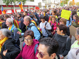 Sortida de la columna de la Marxa per la Llibertat des de la plaça de l'1 d'octubre de 2017 de Girona