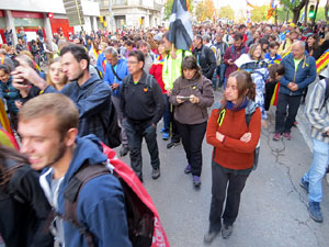 Sortida de la columna de la Marxa per la Llibertat des de la plaça de l'1 d'octubre de 2017 de Girona
