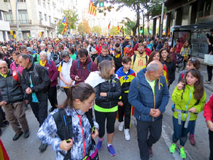 Sortida de la columna de la Marxa per la Llibertat des de la plaça de l'1 d'octubre de 2017 de Girona
