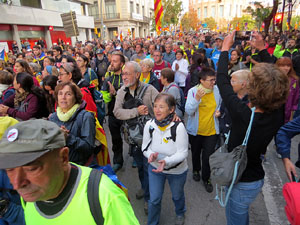 Sortida de la columna de la Marxa per la Llibertat des de la plaça de l'1 d'octubre de 2017 de Girona