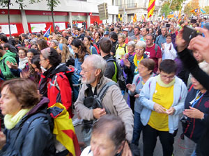 Sortida de la columna de la Marxa per la Llibertat des de la plaça de l'1 d'octubre de 2017 de Girona