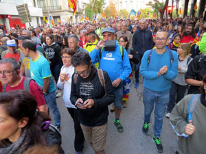 Sortida de la columna de la Marxa per la Llibertat des de la plaça de l'1 d'octubre de 2017 de Girona