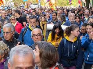 Sortida de la columna de la Marxa per la Llibertat des de la plaça de l'1 d'octubre de 2017 de Girona