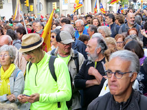 Sortida de la columna de la Marxa per la Llibertat des de la plaça de l'1 d'octubre de 2017 de Girona