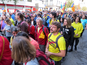 Sortida de la columna de la Marxa per la Llibertat des de la plaça de l'1 d'octubre de 2017 de Girona