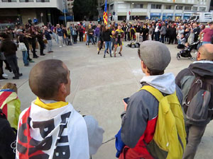 Sortida de la columna de la Marxa per la Llibertat des de la plaça de l'1 d'octubre de 2017 de Girona