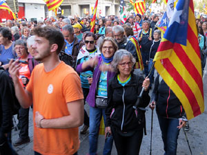 Sortida de la columna de la Marxa per la Llibertat des de la pla&ccedil;a de l'1 d'octubre de 2017 de Girona