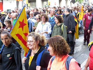 Sortida de la columna de la Marxa per la Llibertat des de la pla&ccedil;a de l'1 d'octubre de 2017 de Girona