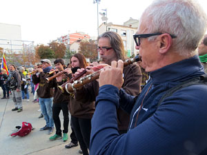 Sortida de la columna de la Marxa per la Llibertat des de la plaça de l'1 d'octubre de 2017 de Girona