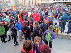 Sortida de la columna de la Marxa per la Llibertat des de la plaça de l'1 d'octubre de 2017 de Girona