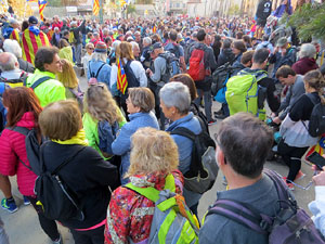 Sortida de la columna de la Marxa per la Llibertat des de la plaça de l'1 d'octubre de 2017 de Girona