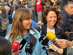 Sortida de la columna de la Marxa per la Llibertat des de la plaça de l'1 d'octubre de 2017 de Girona