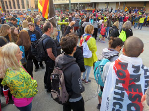Sortida de la columna de la Marxa per la Llibertat des de la plaça de l'1 d'octubre de 2017 de Girona