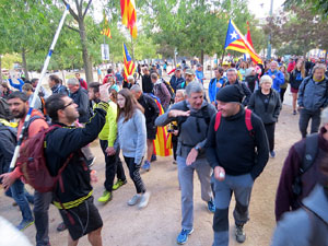 Sortida de la columna de la Marxa per la Llibertat des de la plaça de l'1 d'octubre de 2017 de Girona