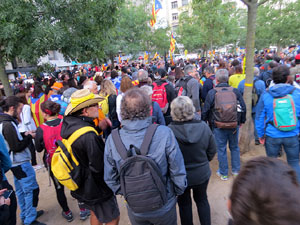 Sortida de la columna de la Marxa per la Llibertat des de la plaça de l'1 d'octubre de 2017 de Girona