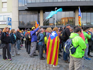 Sortida de la columna de la Marxa per la Llibertat des de la plaça de l'1 d'octubre de 2017 de Girona