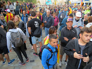 Sortida de la columna de la Marxa per la Llibertat des de la plaça de l'1 d'octubre de 2017 de Girona